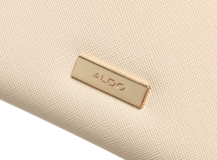 กระเป๋าสตางค์ Aldo กระเป๋าถือ สีครีม แบรนด์เนม Aldo แบรนด์หรูจาก แคนนาดา เนื้อสีครีม มีลายTexture ในตัว ช่องใส่ของใหญ่2ช่อง ช่องเสีบบัตร 2ด้าน