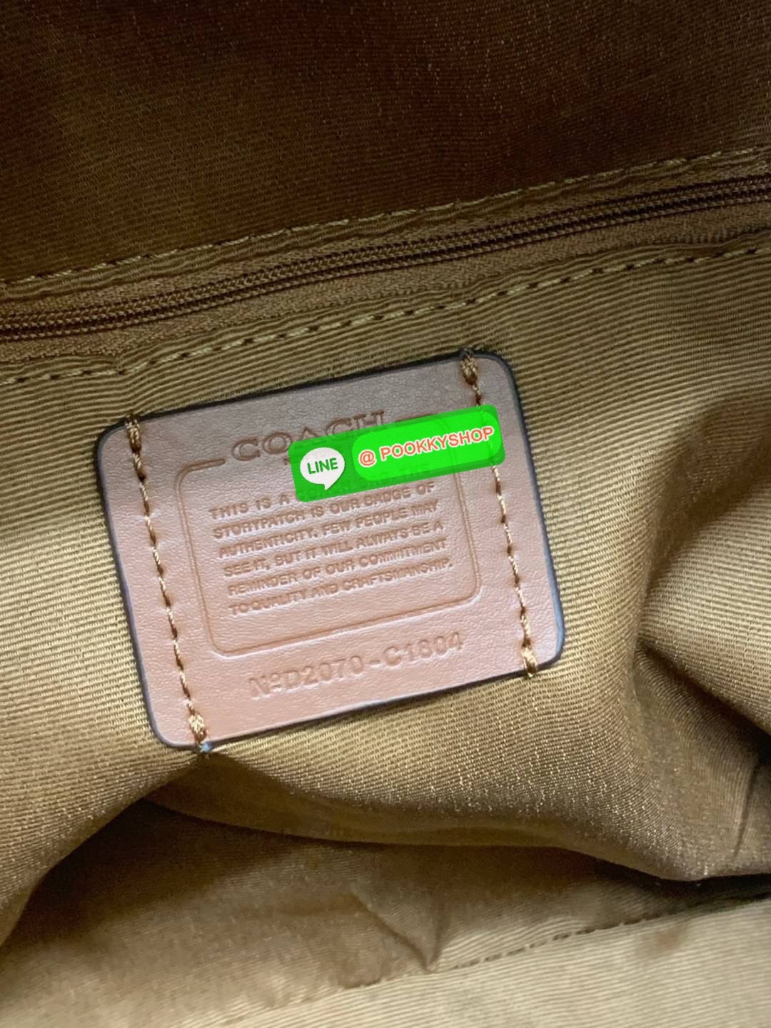 NEW IN! COACH JORDYN BACKPACK ((C1804//3011)) ไม่มียังไงไหว ต้องบอกว่าน้องสวยมากๆค่า! กระเป๋าสะพายหลังแบบมีหูหิ้ว หนังแแท้สวยค่ะ ❤️ทั้งใบปริ้นลายดอกไม้ สวยเด่ด สะดุดตาเลยทีเดียวค่ะ ด้านหน้ามีช่องซิปใส่มือถือหรือของจุกจิกลงไปได้ค่ะ เปิด-ปิดกระเป๋าแบ