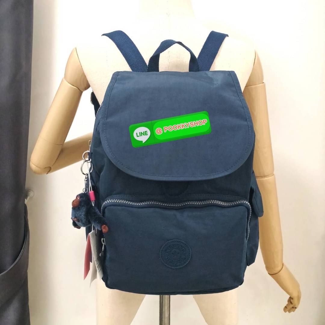 Kipling City Pack Medium Backpack กระเป๋าเป้ Kipling ขนาดกลาง วัสดุ Polyester 100% มีหูหิ้วด้านบน -ด้านหลัง มีซิปหลัง 1ช่องลึก -ด้านข้างมีช่องใส่ของเล็กน้อยทั้ง 2 ด้าน เปิด-ปิด ด้วยกระดุมแม่เหล็ก -ด้านหน้ามีช่องซิปใส่ของแยก 1 ช่อง และ ช่องปรับขนาดด้วยสายล