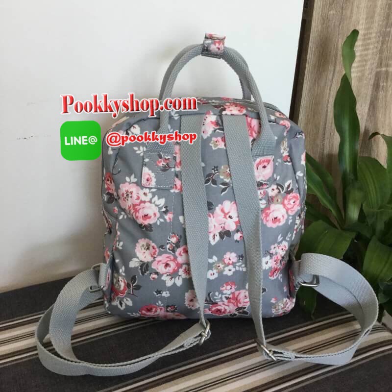 cath kidston Mini Backpack Bag กระเป๋าสะพายเป้รุ่นมินิ แบรนด์ดังสไตล์วินเทจสุดฮิต วัสดุ Canvas เคลือบกันน้ำสามารถเช็ดทำความสะอาดได้ เปิดปิดด้วยซิปสะดวกใช้ ด้านหน้าประดับโลโก้ cath Kidston พร้อมช่องซิปด้านนอกใส่กระเป๋าสตางค์ มือถือได้ ด้านในมีช่องซิป สามาร