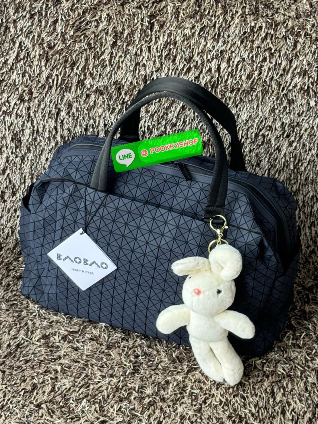 Baobao issey miyake cargo tote matte กระเป๋า CARGO สไตล์บอสตัน มีหูจับแบบบุหนา มีฐานกว้างใส่ได้เยอะ สาทารถใส่สัมภาระที่จำเป็นในการเดินทาง หรือมีพื้นที่จัดเก็บสิ่งของที่เราต้องใช้ในการทำงานด้วย เช่น โน้ตบุ๊ก สมุดจดบันทึก แฟ้มเอกสารต่าง ๆ ดีไซน์หรูดูสุภาพเร