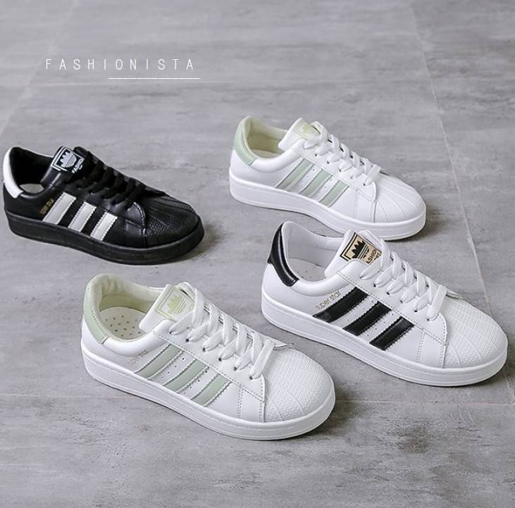สินค้ามาใหม่ พร้อมส่งเลยจ้า!! Fashion Sneaker ทรง Super Starในตำนาน!! รองเท้าผ้าใบหนังนิ่ม วัสดุ pu เนื้อหนาคุณภาพดี ดีไซน์เรียบเก๋ แต่งแถบหนังด้านข้างสวยโฉบเฉี่ยวสไตล์งานแบรนด์ พื้นยาง 1นิ้ว ยึดเกาะเยี่ยมเดินไม่ลื่น ทรงแน่นงานดีมากใส่สบายนิ่มเท้า ใช้งานย