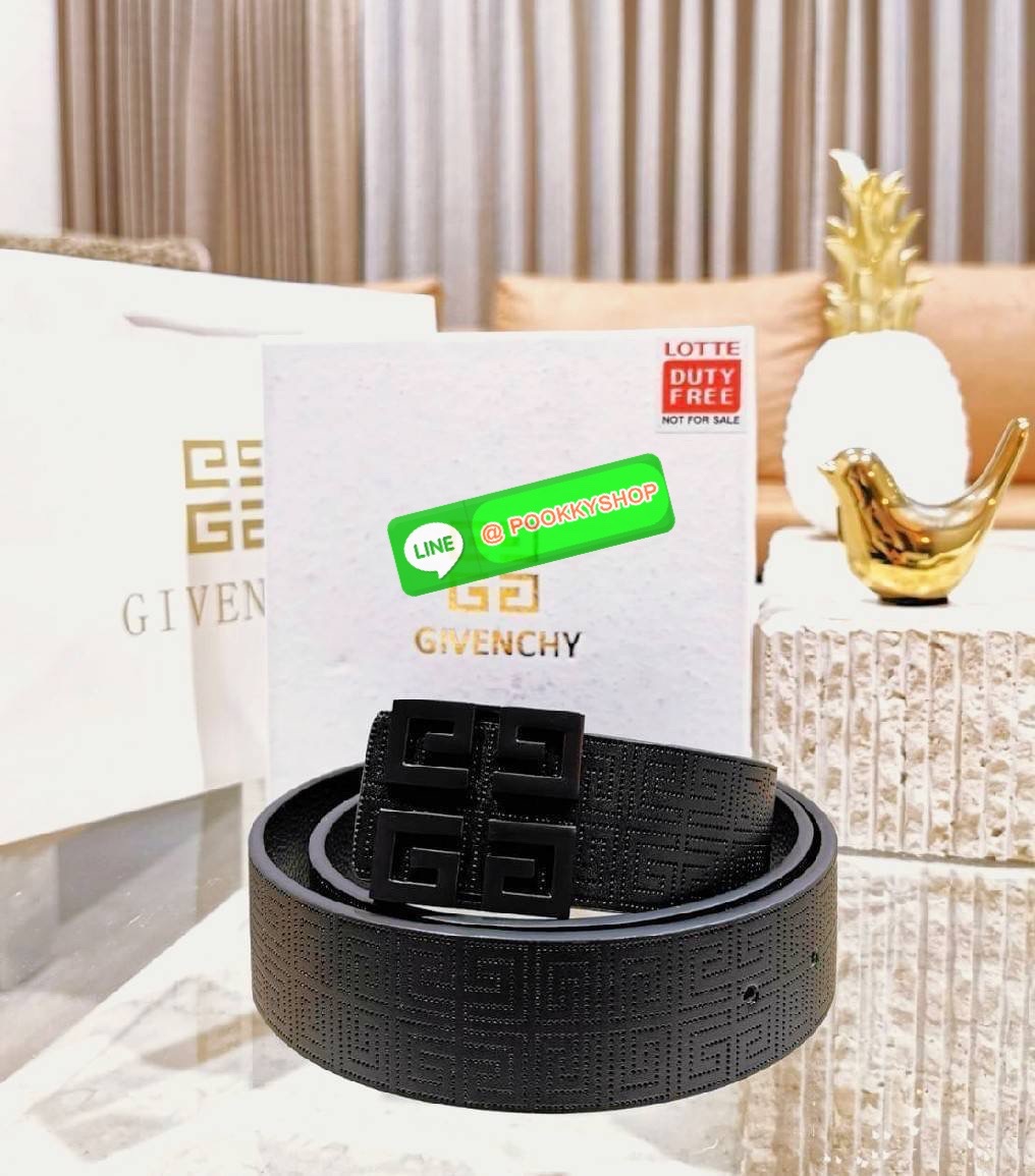 ✨Don't Miss!✨Givenchy Logo Leather Belt VIP Gift With Purchase (GWP) พรีเมี่ยมกิ๊ฟ Limited Edition จาก GIVENCHY PARFUME DUTYFREE วัสดุ Calfskin สีดำปั๊มลายแบรนด์สวยหรูดูดี หัวเข็มขัดโลโก้แบรนด์ 3D สายปรับระดับได้ ดีไซน์คลาสสิคเข้ากับทุก