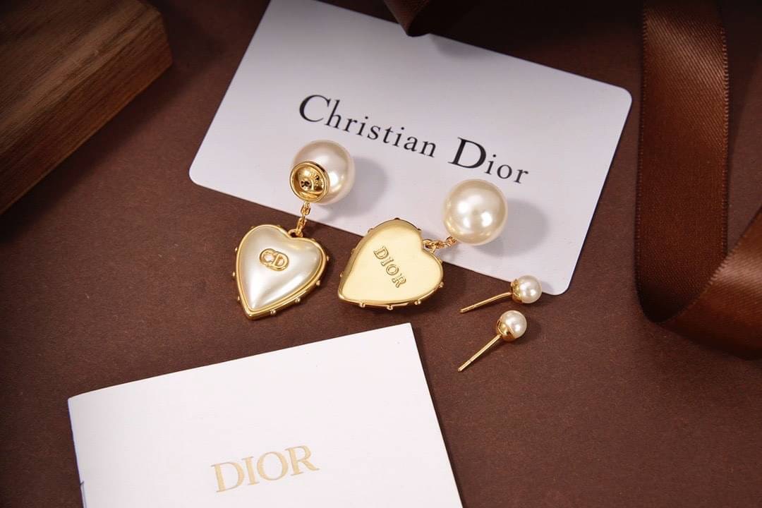 Super Hi-End Quality !!!!! ((เกรด 1:1 ดีที่สุดในท้องตลาด แสตมครบค่ะ)) Dior Tribales Earrings คอลเลคชั่นใหม่ล่าสุดเลยคร่า งาน 1:1 เหมือนในช็อปเป๊ะๆ ต่างหูดิออรุ่นใหม่ ล่าสุดชนช็อป ดีไซน์สวยมากๆค่ะ ประดับอะไหล่ทองเงาอย่างดี งานสวยไร้ที่ติดนะคะ สาวกดิออต้องไ