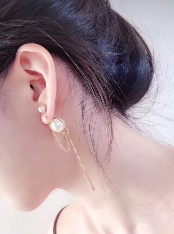 Super Hi-End Quality !!!!! ((เกรด 1:1 ดีที่สุดในท้องตลาด แสตมครบค่ะ)) Dior Tribales Earrings ต่างหูดิออ งานชนช็อป งาน 1:1 เหมือนในช็อปเป๊ะๆ ต่างหูดิออรุ่นใหม่ ล่าสุดชนช็อป ดีไซน์สวยมากๆค่ะ งานสวยไร้ที่ติดนะคะ สาวกดิออต้องไม่พลาดค่ะ ไม่มีไม่ได้แล้ว รีบสั่ง
