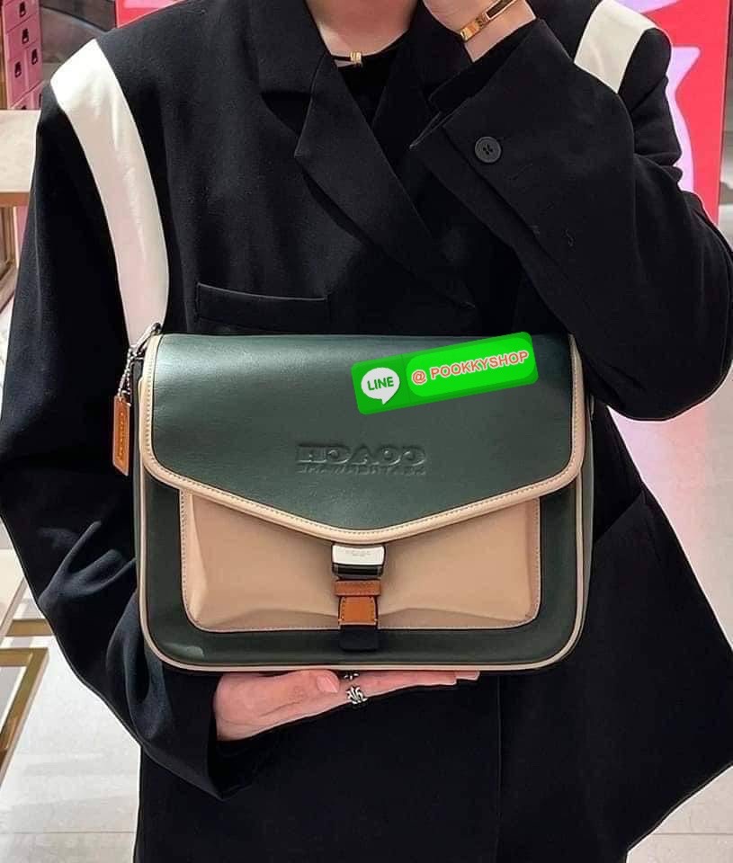 COACH CHARTER MESSENGER IN COLORBLOCK (CH755) กระเป๋าสะพายข้างผู้ชายคอลเลคชั่นใหม่ วัสดุหนังแท้ทั้งใบ เปิดปิดกระเป๋าแบบตัวกดล็อค ด้านในมีช่องหลัก 2 ช่อง ด้านหลังมีช่องซิป 1 ช่อง สายสะพายปรับระดับได้ รุ่นนี้สะพายไปเที่ยวหรือสะพายไปทำงาน ดูดีมากค่ะ