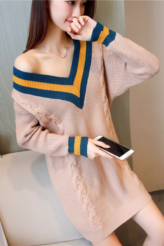 เสื้อผ้าแฟชั่นนำเข้า : เสื้อกันหนาวไหมพรม พร้อมส่ง สีกากี คอเสื้อวี สลับสีเก๋ แขนยาว ถักลายลูกโซ่ด้านหน้า น่ารักๆ ใส่กันหนาวได้ค่ะ ผ้าไหมพรมเนื้อหนาใส่แล้วอุ่นแน่นอนค่ะ เนื้อนิ่มใส่สบายรับรองไม่คันไม่ระคายค่ะ มีความยืดหยุ่นได้ สินค้าจริงน่ารัก งานสวยเหมือ