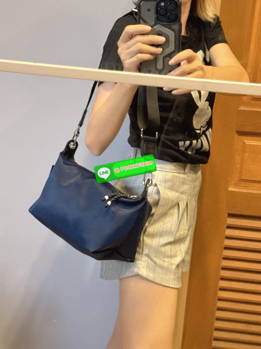 Longchamp LE PLIAGE ENERGY M YOGA BAG คอลเลกชั่นสุดเก๋ของ Longchamp ที่ซึ่งเป็นอีกหนึ่งแฟชั่นมาบรรจบกับกีฬา ออกแบบด้วยรูปแบบการเคลื่อนไหว ประสิทธิภาพ และความทนทานที่หลากหลาย ผลิตด้วยผ้าโพลีเอไมด์รีไซเคิลที่ผ่านการรับรอง ECONYL หัวซิปกันน้ำ มีให้เลือกหลายส