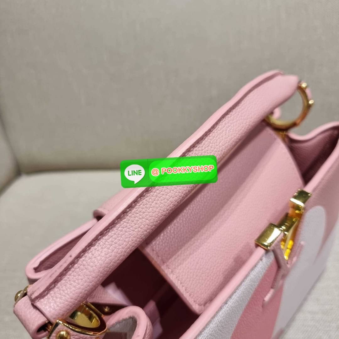 NEW IN!! LV capucines top handle วีไอพีพรีเมี่ยมกิ๊ฟจากเคาน์เตอร์ ที่สุดของความสวยในราคาเบาๆ กระเป๋าถือสุดหรู ดีไซน์ทรงคลาสสิค พร้อมลวดลายหรูหรา มาพร้อมหูจับในตัว ด้วยรูปทรงวินเทจและวัสดุหนังลูกวัว สัมผัสดี ขับผิว ทำให้ไอเท็มนี้สะกดทุกสายตาจริงๆ และยังมีล