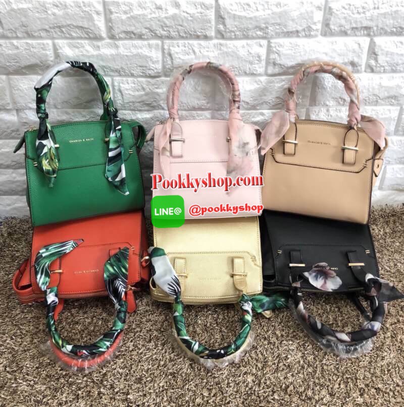 New arrival CHARLES & KEITH SCARF WRAPPED HANDLE BAG 2018 พร้อมส่งรุ่นใหม่ล่าสุด สินค้าคุณภาพ เหมาะสมราคาค่ะ!!! กระเป๋าถือหรือสะพายข้าง หนังคาร์เวีย ทรงสวยหรู หูกระเป๋ามีผ้าพันหูมาให้เก๋มากกค่ะ เปิดปิดกระเป๋าแบบซิป ภายในโล่ง ใส่ของได้พอประมาณเลยนะคะ มีช่อ