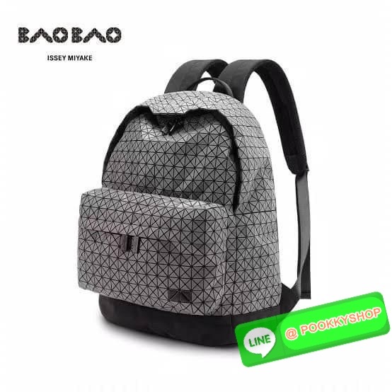 BAO BAO ISSEY MIYAKE KURO DAYPACK BACKPACK 🔖กระเป๋าเป้รุ่นฮอตทรงเรขาคณิตที่สุดในญี่ปุ่น KURO ภาษาญี่ปุ่นคือมาความเก๋ไก๋ เป็นกระเป๋าเป้ที่น้ำหนักแต่สามารถรับน้ำหนักได้ดี 🔖วัสดุ โพลียูรีเทน(Polyurethane) น้ำหนักเบา มีความแข็งแรง 🔖เปิ