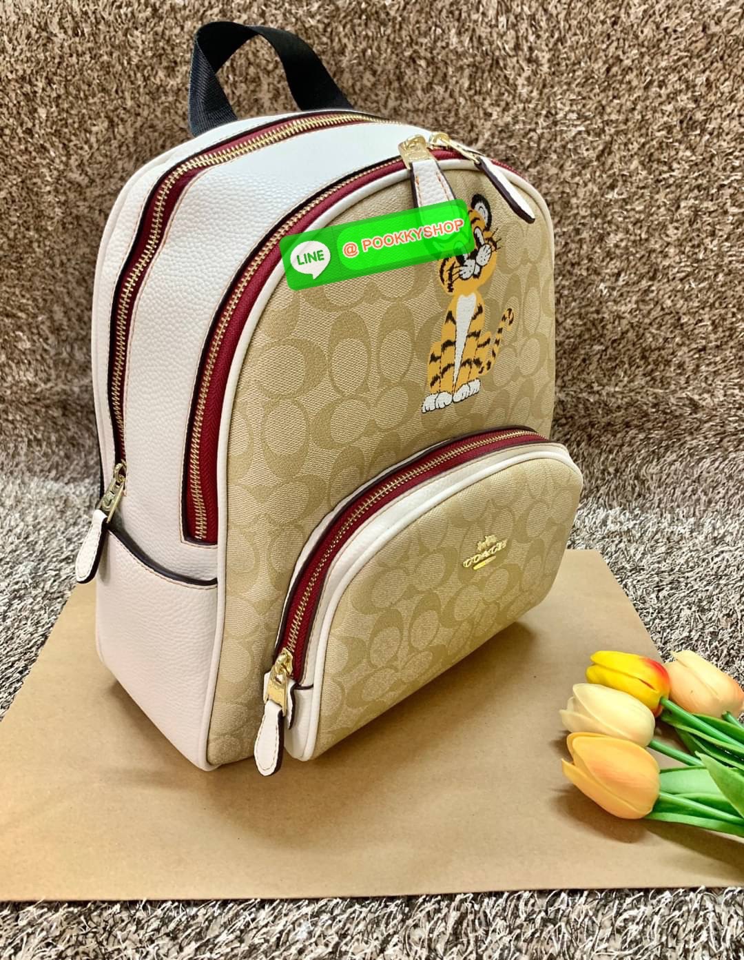 NEW ARRIVAL! น้องแมวเสือน่ารักมากๆเลยค่าา! COACH COURT BACKPACK IN SIGNATURE WITH TIGER ((C7317)) พร้อมส่ง น่ารักขนาดนี้ ไม่มีได้งัยย! กระเป๋าสะพายหลังแบบมีหูหิ้ว รุ่นนี้ใช้ทั้งแท้อย่างดีทั้งใบ ลายหนังสวย นิ่มดีมากๆเลยค่ะ ด้านหน้าสกรีนลายรูปแมวเสือตระกูลเ