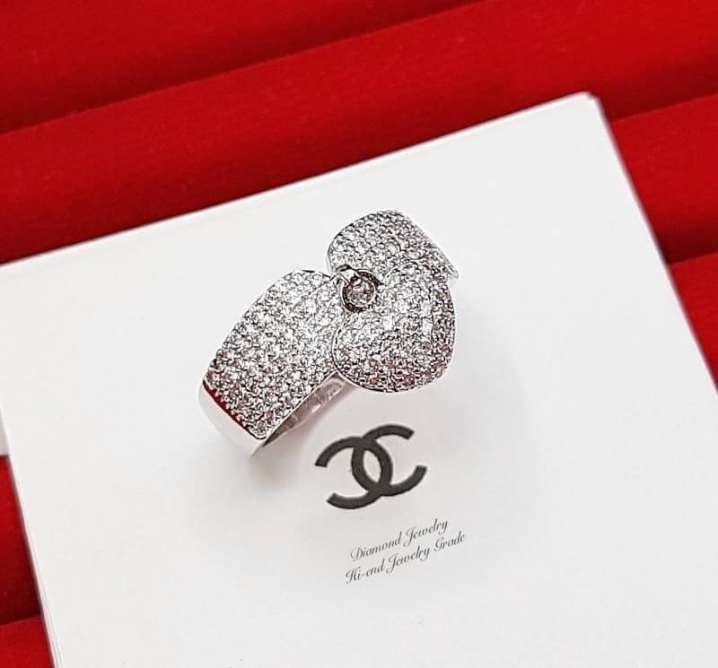 New Arrival !!!!! Diamond Ring แหวนเพชร CZ แท้เกรดพรีเมี่ยม รับรองความขาวใส วิ้งกระจุยกระจายเลยคร่า ดีไซน์หัวใจ งานน่ารักๆ ใส่ออกข้างนอกได้ทุกโอกาส รีบจับจองกันได้เลยนะสาวๆ ตัวเรือนสีเงิน/ทอง/พริ้งโกลด์ งานชุบ 18KGP ไม่ลอกไม่ดำ Made in Korea