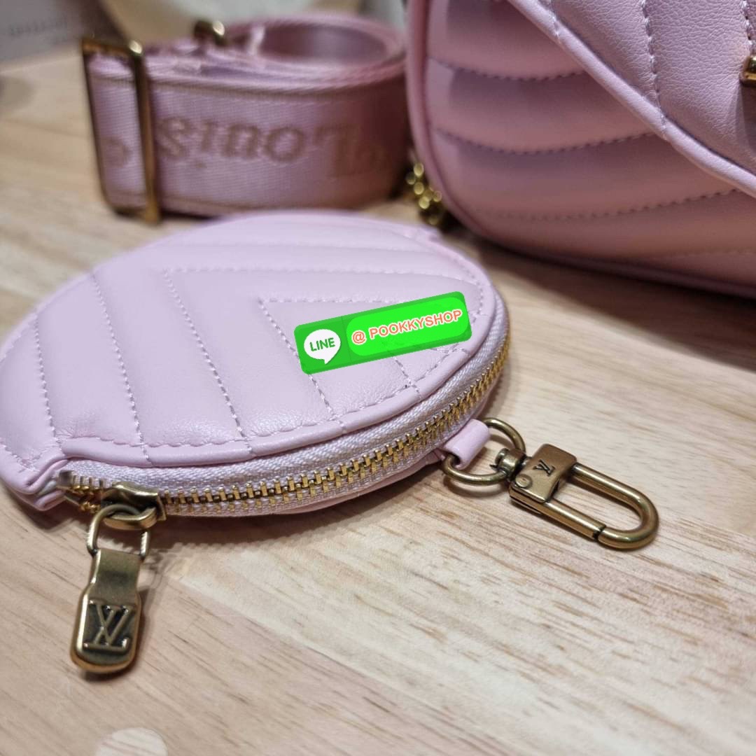🔆 Model LV new wave pochette multi bag 🔆 Details กระเป๋าสะพายมัลติฟังก์ชั่น พรีเมี่ยมกิ๊ฟสุดหรู คุ้มจาก dutyfree มาพร้อม box set รับรองว่าดีงาม ลูกเล่นคลาสสิคผสานความวินเทจ มีสายสะพายให้ 2 เส้น และกระเป๋าใบลูก เล็กน่ารัก ภายในเป็นช่องโล่ง