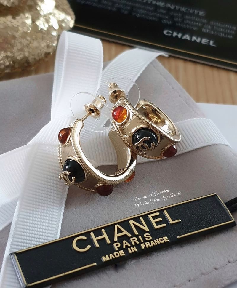 Super Hi-End Quality !!!! ((งาน 1:1 เหมือนในช็อปมากที่สุดในท้องตลาด)) Chanel Earring ต่างหูชาแนลงาน 1:1 เหมือนของแท้เป๊ะๆค่ะ รับรองงานสวยมากกกกก ดูหรู ดูผู้ดีสุดๆ งานคุณภาพดีมากๆมากๆคะ รับประกันความพอใจเลยค่ะ ตัวเรือนสีทอง งาน laser stamp เหมือนช็อปค่ะ ไฮ