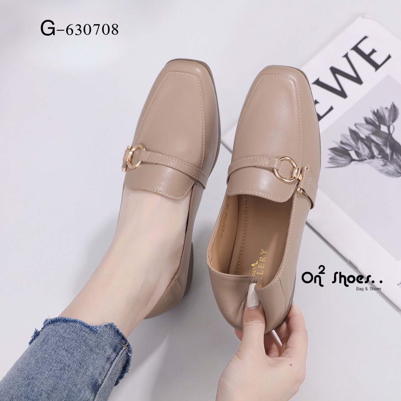 รองเท้าคัชชูทรง Loafers สไตล์แบรนด์หน้าประดับอะไหล่ทองพื้นซัพพอร์ตใส่สบาย มีกันลื่นทรงสวยใส่เข้ากับชุดได้ง่ายทั้งชุดทางการและชุดแฟชั้นอัพชุดสวยใหัดูดีขึ้นด้วยค่ะ