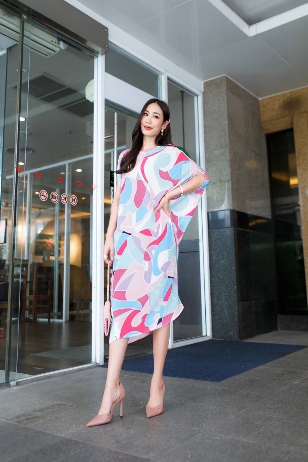 Darino Pleated Dress สวย เรียบหรู ดูแพง แบบคลาสสิค ✨ต้องตัวนี้ค่ะ มินิเดรสไหล่เบี่ยงอัดพลีท ทรงปล่อย งานสวย 👍🏻 แพตเทิร์นเฉลียงข้างทรงสโลป ดีเทลแขนเบี่ยงข้างเดียวเก๋ๆ เนื้อผ้าพลีทเนื้อนิ่ม นุ่ม ใส่สบาย 😉