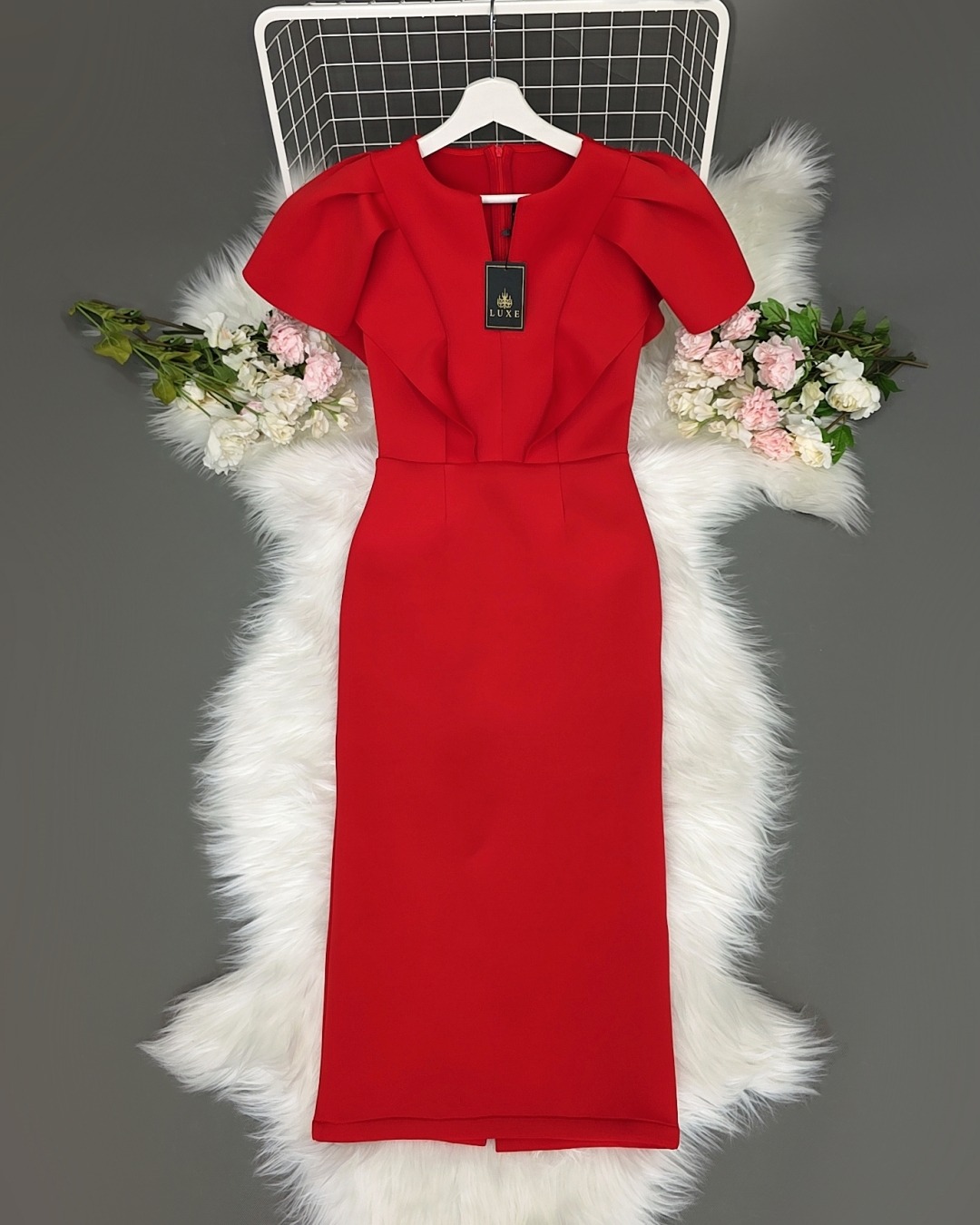 เดรสแฟชั่น เดรสเสื้อคอกลมผ่าหน้า แขนระบาย กระโปรงทรงสอบ