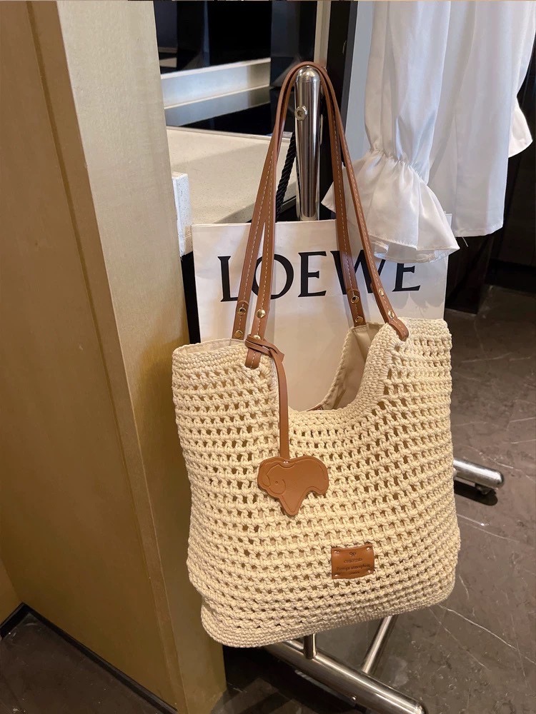 Chio’2nd แบรนด์เกาหลีมาแรงตอนนี้ กระเป๋าดีไซน์ลงตัวสวยทุกคอล งาน handmade สวยแน่หนามาก ทรงนี้ขายดีตัวท๊อป