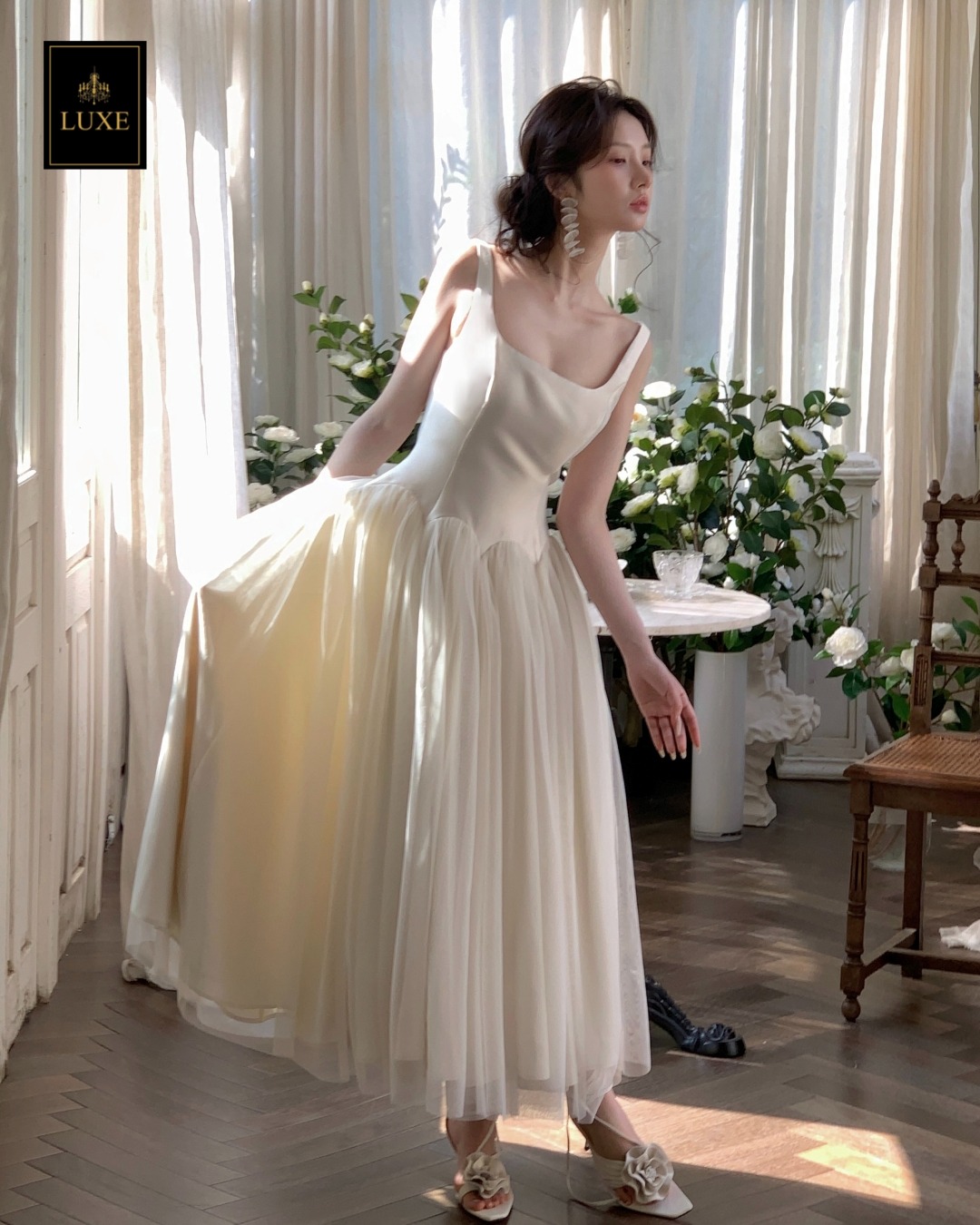 เดรสแฟชั่น เดรสเสื้อกล้ามทรงเข้ารูป กระโปรงบานจีบรูดทรงวงกลม