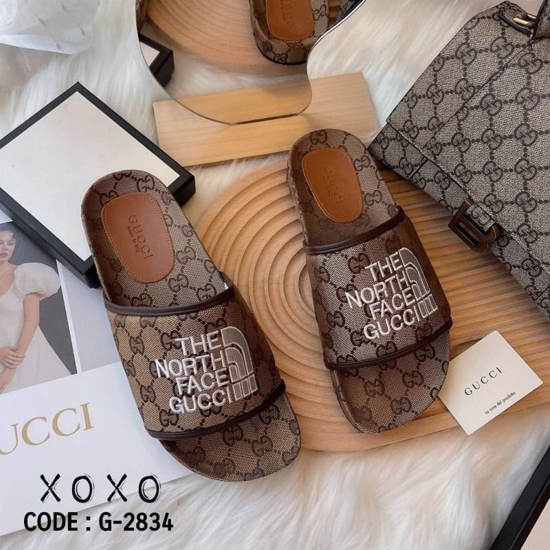 สินค้าพร้อมส่ง แตะงานสวม สวย ดูแพงเกินราคา ตัวใหม่ล่าสุด ชนช้อป แอดบอกเลยงานนี้ต้องมี วัสดุผ้าลาบแบรยด์ ด้านหน้างานปัก รุ่นคอลเลคชั่นใหม่ ด้านในรองฟองน้ำนุ่ม พื้นร่องบุ๋ม กระชับเท้า น้ำหนักเบา แมทส์ชุดง่าย