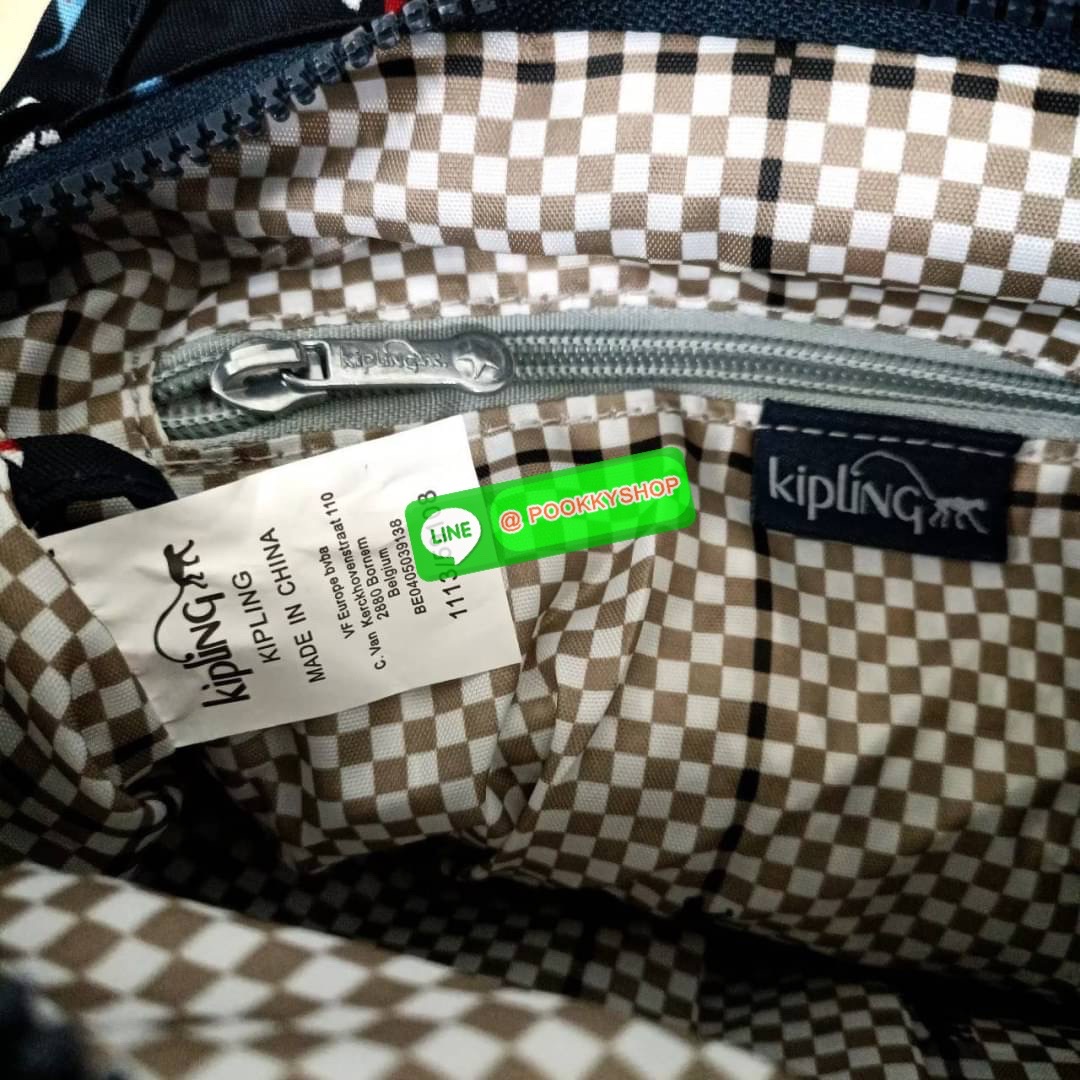 KIPLING ELISE HANDBAG กระเป๋าถือและสะพายไหล่ วัสดุ Nylon +Polyester ขนาดกำลังพอดี จุของได้มาก มีหูจับสองสาย ถือสะดวก น้ำหนักเบา มีช่องซิป ด้านหน้า ช่อง กระเป๋าหลักเปิด-ปิดด้วยซิป มี3 ช่องว่างใส่ของได้จุมากๆ ใส่มือถือได้ กระเป๋าสตางค์ใบยาว และ เครื่องสำอาง