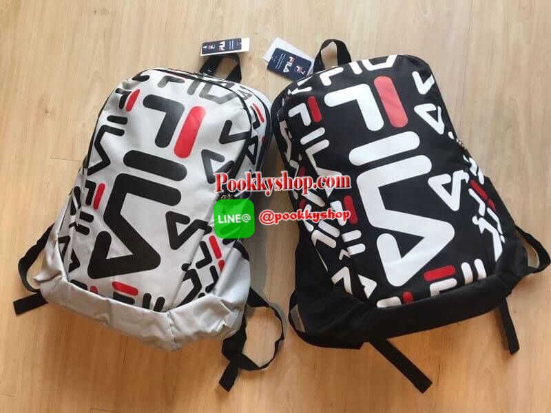FILA LOGO PRINT BACKPACK กระเป๋าเป้สะพายแบ็คแพคที่สามารถสะพายออกทริป เล่นกีฬา หรือทำงานได้ ด้านหน้าสกรีนโลโก้แบรนด์ สีสันเข้ากับตัวกระเป๋า ช่องหลักเปิดปิดด้วยซิปคู่ปั้มโลโก้แบรนด์ ภายในกว้าง ใส่โน้ตบุ๊ค/แล็ปท้อป/หนังสือหรือเอกสารได้ ด้านหน้ามีอีกช่องซิปใส