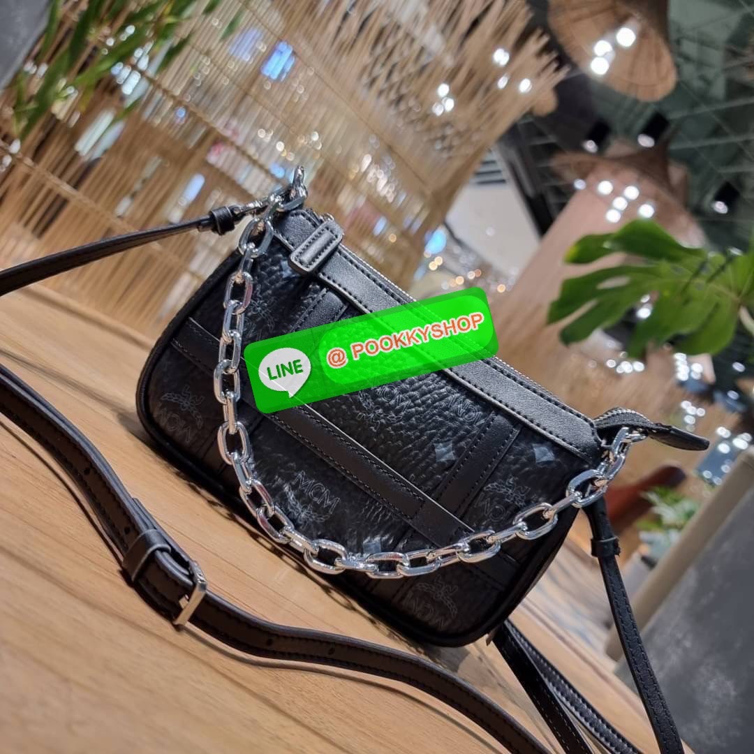 MCM MINI DELMY SHOULDER BAG จัดหนักจัดเต็ม!! ที่สุดของรุ่นที่ฮอตหนักมาก คอลเลคชั่นที่ยอดขายดีตั้งแต่วันแรกที่ลง shop ด้วยรูปทรงที่กะทัดรัด ตอบโจทย์ได้ทุกลุค ทุกไลฟ์สไตล์ ใช้งานได้ง่ายคล่องตัว กระเป๋าสะพายทรงพอช ที่มาพร้อมสายโซ่คล้องด้านหน้า และสายหนังครอส