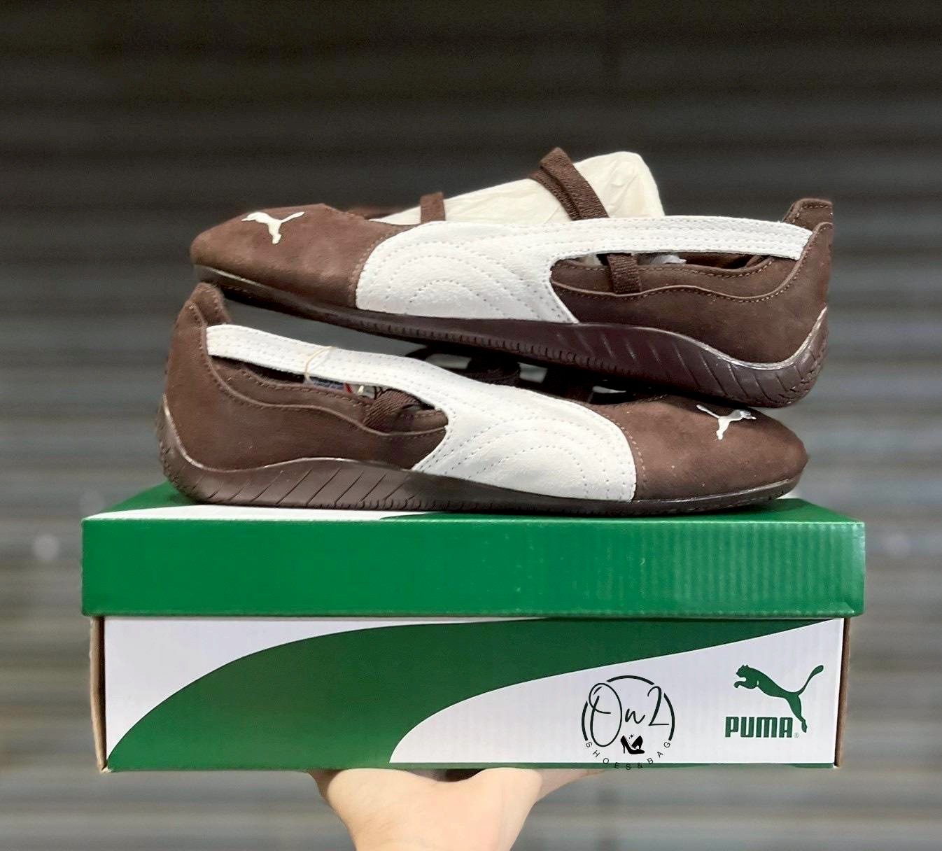 PUMA SNEAKERS รองเท้าผ้าใบ PUMA งานใส่สลับแท้ ทรงสวยงานจริงสวยเป๊ะมากๆค่ะใส่ไปเรียน ทำงาน วิ่ง ใส่ไปยิมส์ ใส่ออกกำลังกาย ใส่แฟชั่น ใส่ชอปปิ้ง ก็สวยมาก ไซส์มาใส่ได้ทั้งชายและหญิงเป็นอีกรุ่นที่ไม่อยากให้พลาดกันจ้า