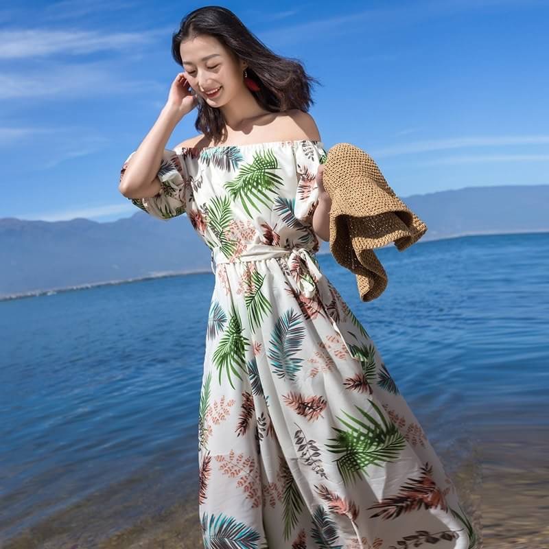 เสื้อผ้าแฟชั่นนำเข้า : ชุดเดรสยาว MAXIDRESS พร้อมส่ง สีขาว ลายใบไม้ แขนตุ๊กตา เปิดไหล่เซ็กซี่ พิมพ์ลวดลายเก๋ ผ้าชีฟอง แต่งระบายชายกระโปรง เอวยางยืด มาพร้อมสายรัดเอวผูกโบว์น่ารัก งานสวยเหมือนแบบแน่นอนค่ะ มีซับใน ใส่สบาย ซัมเมอร์นี้พลาดไม่ได้