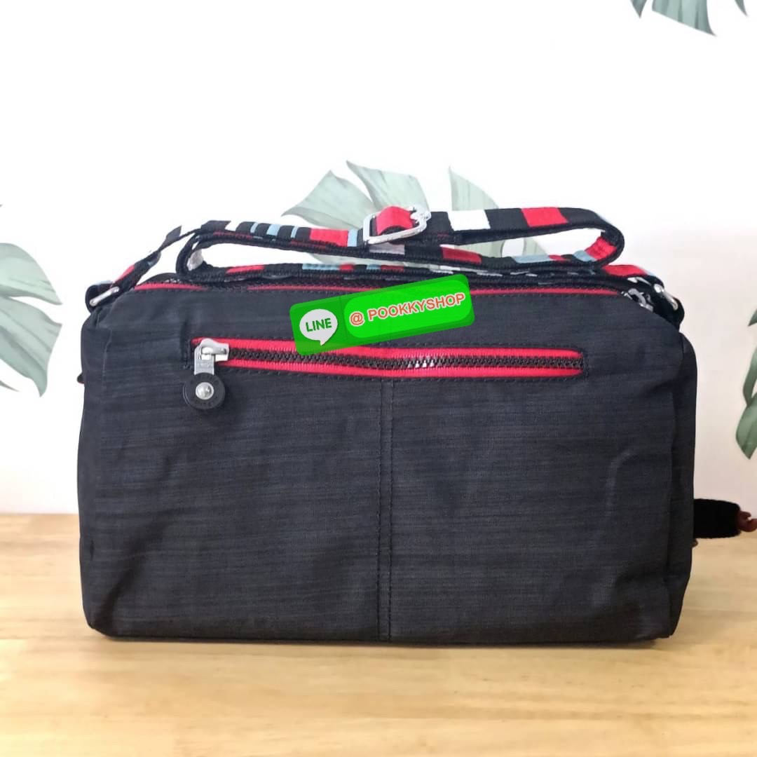 KIPLING RETH CROSSBODY BAG ซับในตาราง วัสดุ Nylon +polyester กระเป๋าสะพายข้างหรือ สะพาย Crossbody ได้ ช่องหน้าเปิด-ปิด ด้วยซิป พร้อมช่องแยกบ่อยด้านข้าง ช่องหลัก 2 ช่อง ด้านในโล่งกว้าง สามารถจุสัมภาระได้เยอะ พร้อมช่องซิปหลัง สายสะพายปรับระดับสั้น-ยาว ได้ f