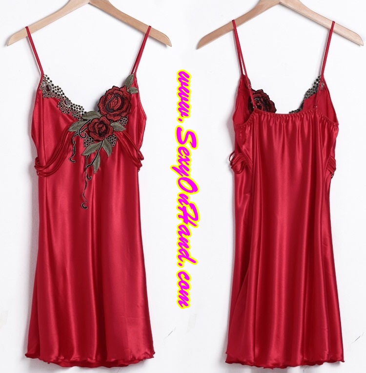 ชุดนอน ผ้าไหม เนื้อมันแวว สีแดงแต่งลูกไม้ปัก ช่วงคอเสื้อ แบบชุดและสี หรูหรา คลาสสิค เนื้อผ้าเกรด AAA งานเย็บเกรดพรีเมี่ยมเลยคะ