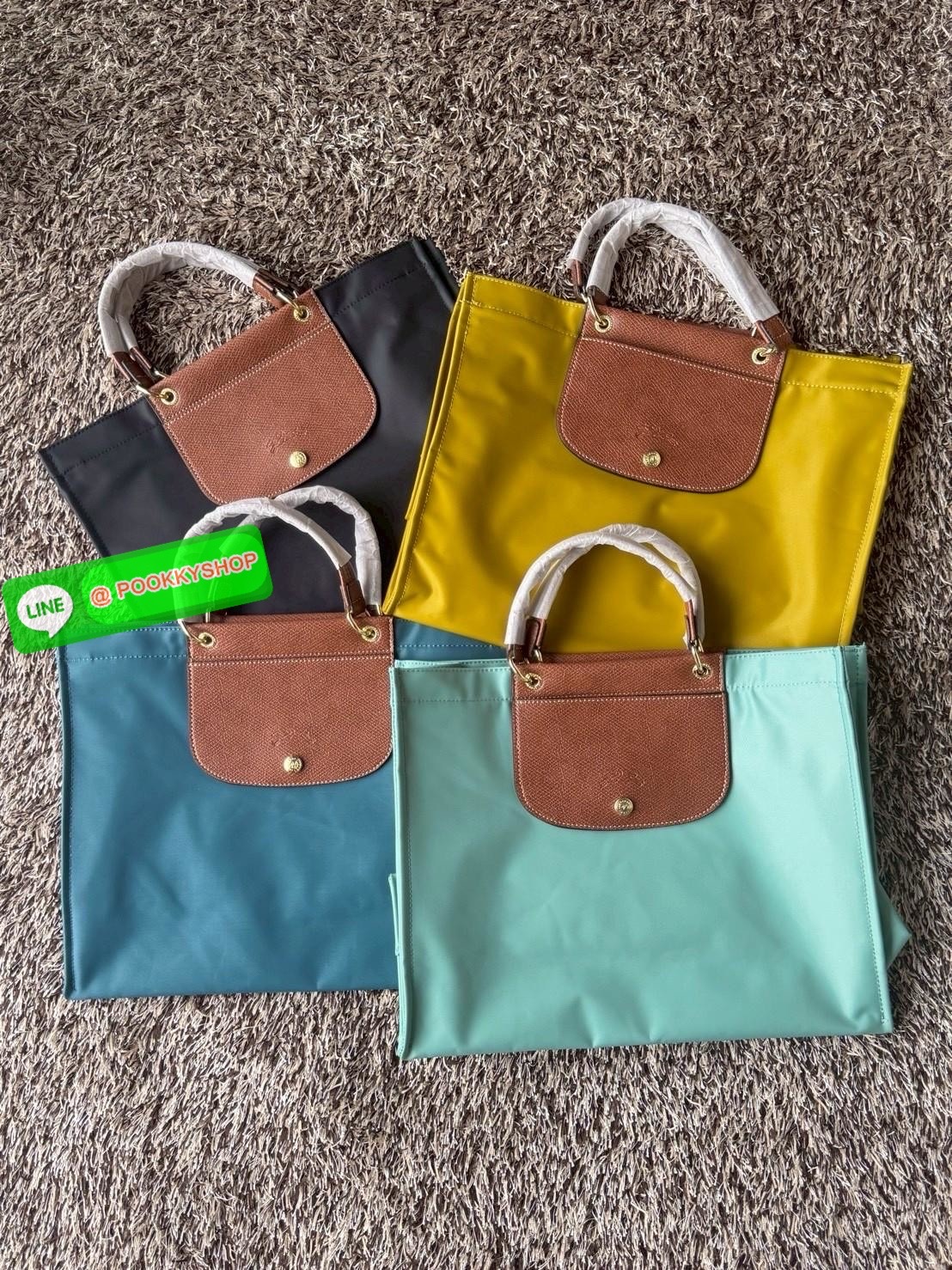 LONGCHAMP Cabas Tote bag L กระเป๋าโท้ทขนาดใหญ่ใช้ในชีวิตประจำได้หลายรูปแบบ ช่วยเพิ่มบุคลิกด้วยความสง่างาม มีกระดุมสแน็ปที่ปากกระเป๋า วัสดุไนลอนอันเป็นเอกลักษณ์ที่มีความยืดหยุ่นและน้ําหนักเบา