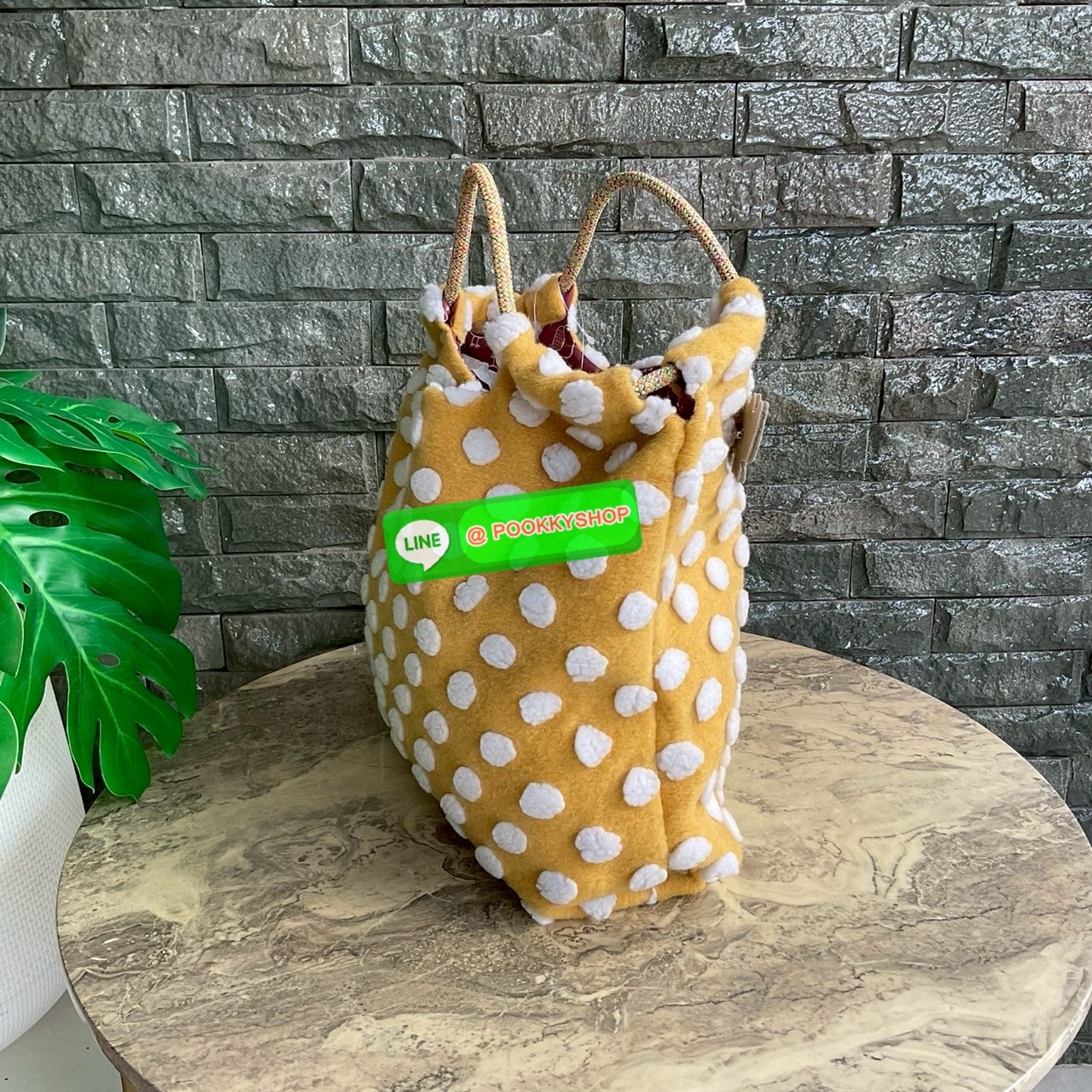 Japanese Kusuguru Woolen Polka Dot Cat Brooch Handbag Hand Bag Can Be Worn on One Shoulder Shopping Bag Work Clothing กระเป๋าถือลายจุดแมว Kusuguru ขนสัตว์ญี่ปุ่น ผิวสัมผัสจับนุ่มมือ 💕 แถมฟรีเข็มกลัดรูปแมว