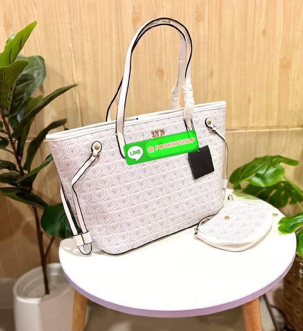 Lyn สะพายข้าง ทรงช็อปปิ้ง ใบใหญ่ใส่ของได้เยอะ มาพร้อมใบลูก 1 ใบนะคะ โทนสีพาสเทล น่ารักน่าใช้มากค่า