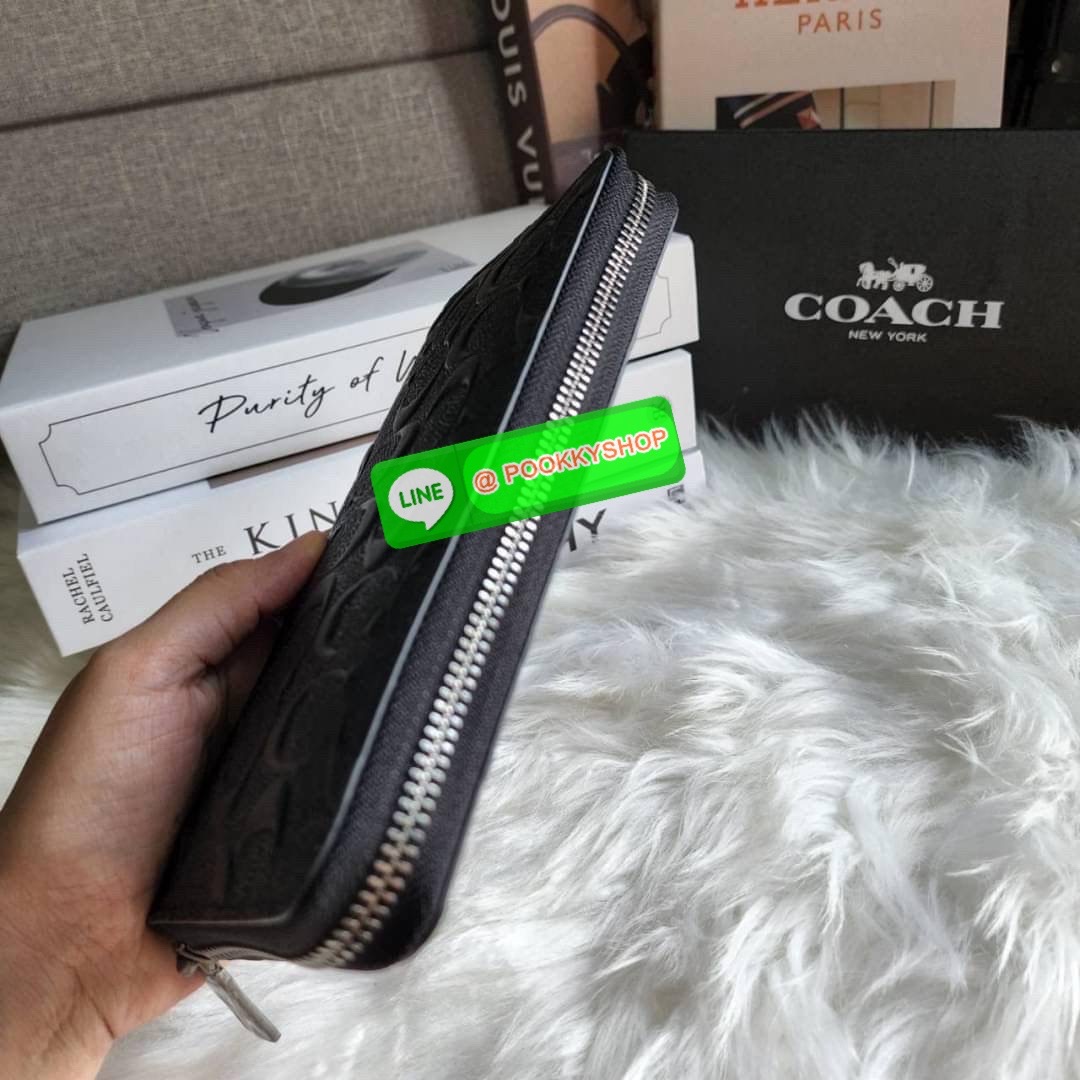 COACH ACCORDION WALLET IN SIGNATURE LEATHER (COACH F58113 ) กระเป๋าสตางค์ลาย C นูน แบบซิปรอบ เหมาะสำหรับคนที่ชอบกระเป๋าสตางค์แบบใบยาว วัสดุหนังแท้ เปิดปิดด้วยซิปรอบ ใส่บัตรเครดิตได้ 12 ใบมีช่องซิปตรงกลางใส่เหรียญ สามารถใส่โทรศัพท์มือถือได้