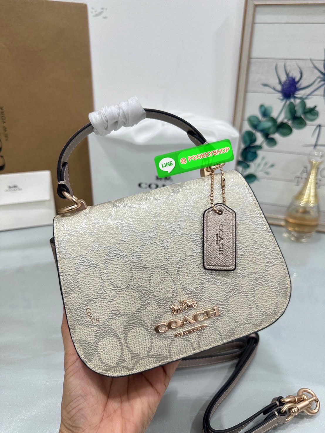 COACH CX575 – Mini Lillie Carryall “เล็กหรู ใช้ง่ายทุกโอกาส 🖤✨ COACH CX575 Mini Lillie Carryall ที่แมตช์ง่าย ใบเดียวก็ครบทั้งวันทำงานและวันเที่ยว”