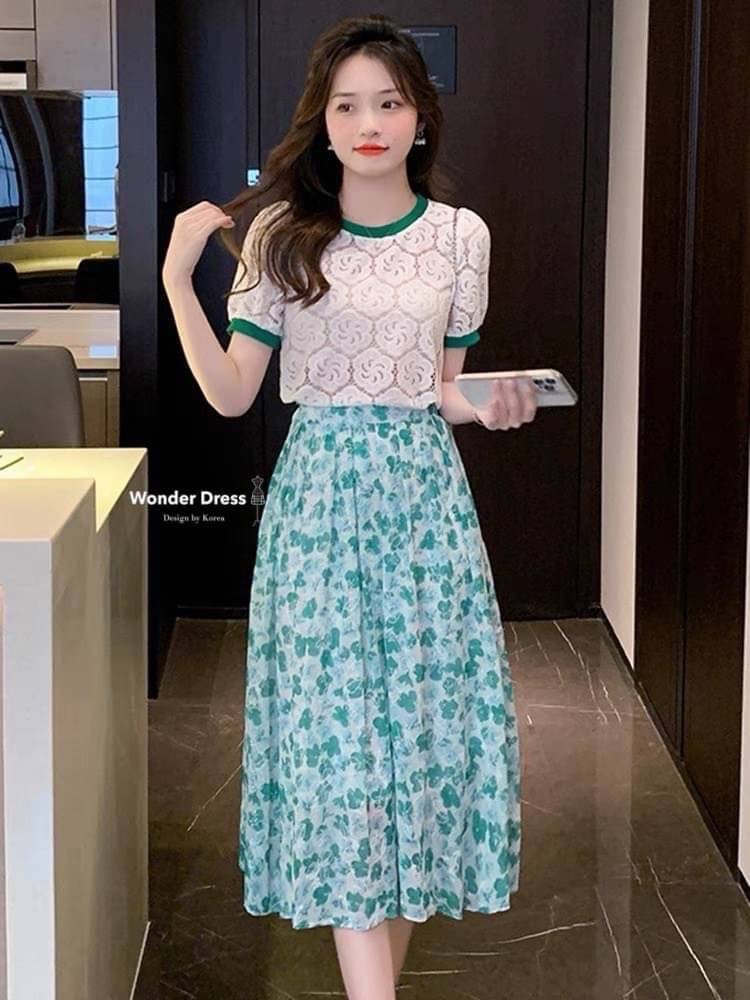 NEW ARRIVAL KOREA DESIGN BY WONDER DRESS สินค้าพร้อมส่งจร้า เซทเสื้อลูกไม้สีขาวลายดอกไม้เก็บขอบช่วงคอและแขนแทบสีเขียวงานสวยมากคะ จับคู่มากับกระโปรงทรงสวยงานปักลายใบไม้ ช่วงเอวด้านหลังเป็นสม๊อคยืดได้นิดหน่อย กระโปรงซิปซ่อนด้านข้าง