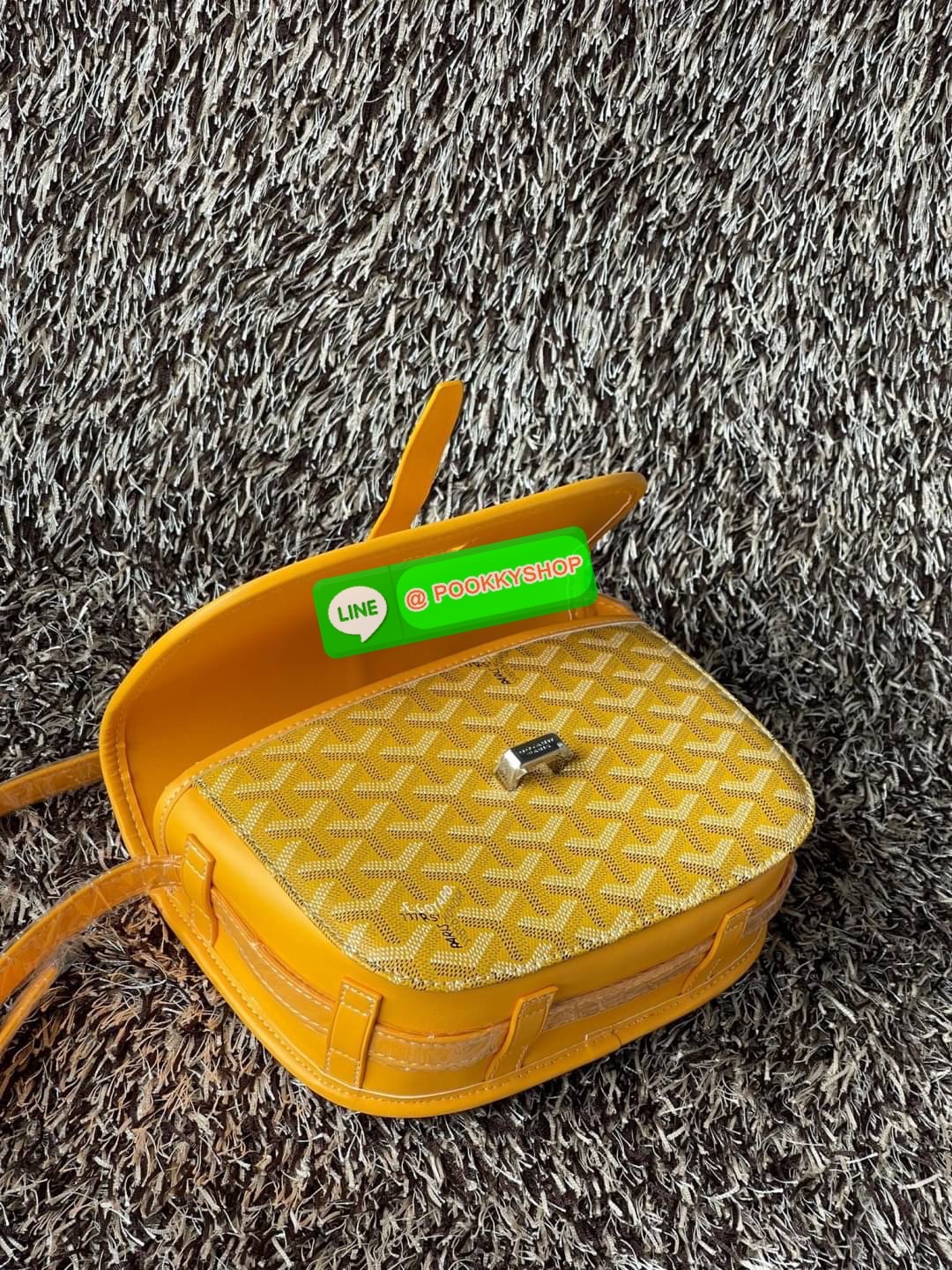 💕 Goyard belvedere pm แบรนด์ดังจากฝรั่งเศส เรัยบหรูแต่ดูสง่า สะดุดตาด้วยลายเฉพาะตัว วัสดุที่นำมาตัดเย็บกระเป๋าเป็นวัสดุผ้าใบ Canvas ที่มีชื่อเรียกว่า “Goyardine” ซึ่งเป็นผ้าใบที่เป็นการผสมผสานระหว่างผ้าฝ้าย (Cotton), ผ้าลินิน (Linen) และ ผ้าป่าน (