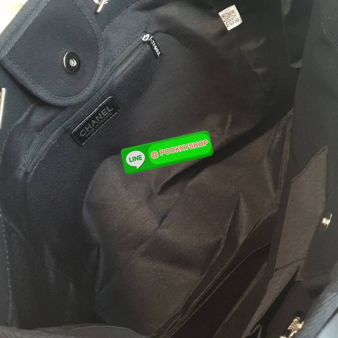 กลับมาพร้อมส่งอีกครั้ง!! รอบนี้มีมาให้เลือก8สี เลยค่ะ กับรุ่นที่สาวๆรอคอย CHANEL CANVAS TOTE BAG จากงานพรีเมี่ยม VIP GIFT รุ่นดังเลยค้า SIZE ใหญ่อลัง ตัวกระเป๋าเป็นผ้า CANVAS เนื้อดีสมราคา อะไหล่เงินปั้มแบรนด์แท้ทั้งใบ ด้านหน้าปัก logo แบรนด์สุดหรู จุของไ