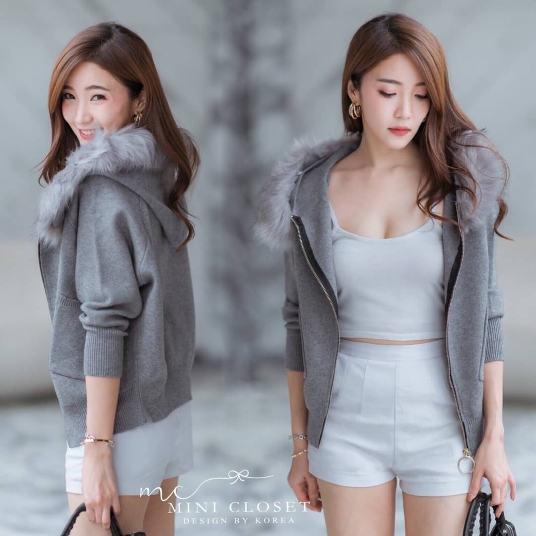 งานขายดี บอกเลยใส่ได้ตลอด สินค้าถ่ายจากงานจริง คุณภาพดีเฟอร์แน่นๆนุ่มๆมีฮู้ด ขนเฟอร์ถอดออกได้ มีซิปหน้า เป๋าข้าง บอกเลยห้ามพลาดค่ะ