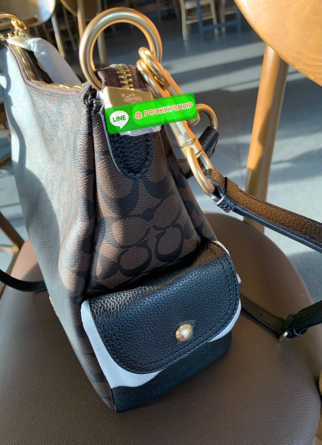 COACH PENNIE SHOULDER BAG ((C1523)) พร้อมส่ง! ✔️กระเป๋าหิ้ว//คล้องไหล่//สะพายข้างได้ สุดคุ้ม! ✔️ใบใหญ่ ทรงสวยใส่ของได้จุมาก หนังแท้ หนังนิ่ม สัมผัสแล้วหลงรักแน่นอนค่ะ ✔️ปากกระเป๋ากว้าง ล้วงหยิบของสะดวกมากๆ ภายในกระเป๋าโล่งกว้าง สัมภาร