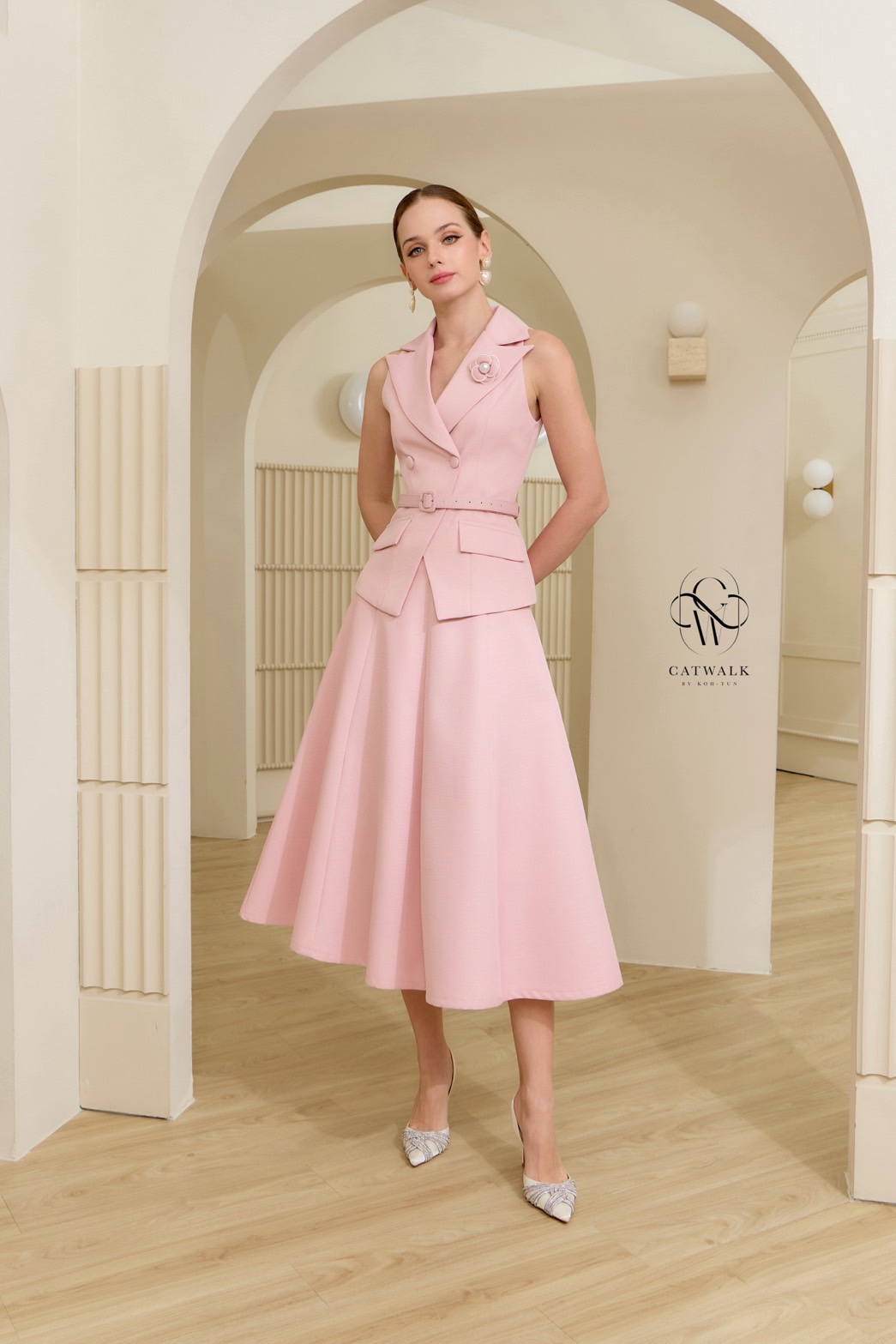 ชุดเซทแฟชั่น เซตสูทแขนกุดเข็มขัด+กระโปรงทรงย้วย เนื้อผ้าเกรดเอ ผ้าทอมีลายในตัว