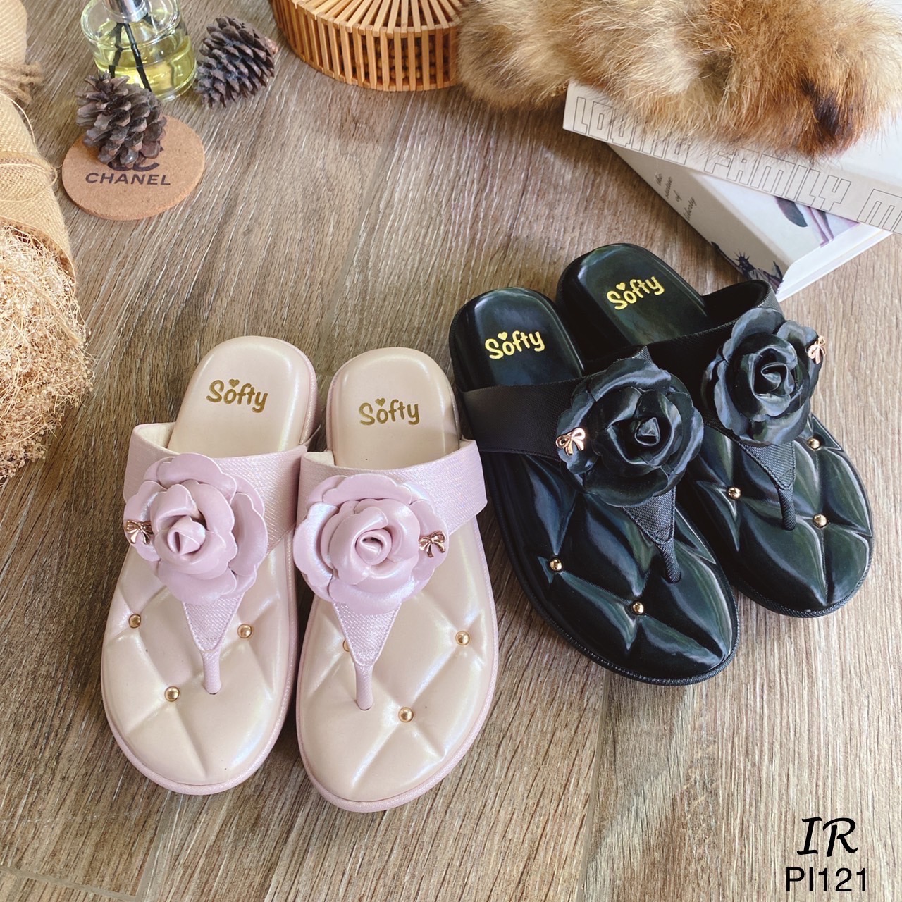 แบบขายดี!!! พร้อมส่ง รองเท้าโซฟา สไตล์ Shu Berry แบรนด์ดัง ผ้าวิ้งๆแต่งดอกกุหลาบด้านในซับนวมกำมะหยี่ พื้นฝังหมุดทองกลม ส้นหนา 1.5 นิ้ว พื้น Soft comfort งานhigh quality ได้ลองแล้วจะหลงรักเลยค่า