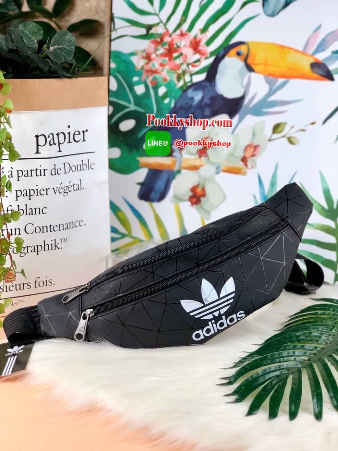 New arrival! Adidas belt bag รุ่นใหม่พร้อมส่งที่ไทยกับกระเป๋าคาดอก/คาดเอว วัสดุpuน้ำหนักเบา ที่ตัวกระเป๋าแต่งtexture สวยงาม ด้านหน้าสกรีนโลโก้แบรนด์มีช่องด้านหน้า ใส่ iPhone plus ได้รวมถึงเหรียญ/บัตรที่ใช้บ่อย และช่องใหญ่จุได้เยอะ ใส่กระเป๋าเงินใบยาวได้ ร