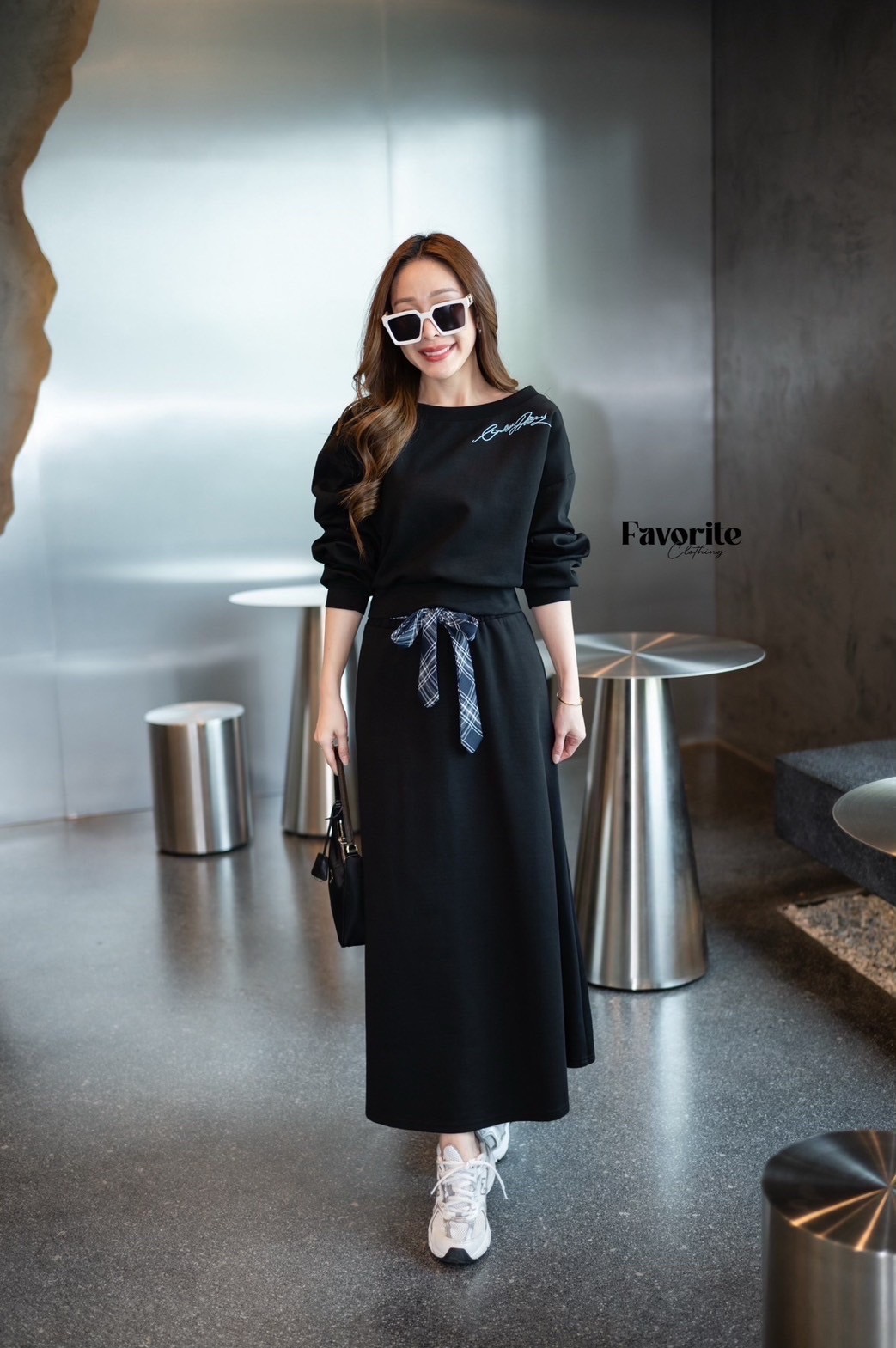 รอบ3 มาแล้วค่าาาา!!!!!! ❣️Set เสื้อแขนยาว+กระโปรงยาว❣️ Set เสื้อยืดแขนยาวคอปาด ปักลายด้านหน้า มาพร้อมกระโปรงผ้ายืด เอวสม็อค มีเข็มขัดผ้าเก๋ๆลายสก็อตมาให้ สามารถปรับผูกได้หลายแบบนะคะ งานดีมากกก ห้ามพลาดเลย!!!