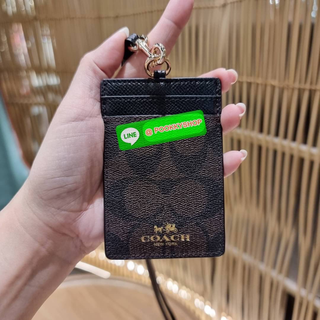 กระเป๋าใส่บัตรคล้องคอ Coach card holder ราคาพิเศษสุดๆ!!! ของหายาก!! ง่ายๆแบบไม่ธรรมดา!! คลาสสิคแต่มีดีเทลโดดเด่น!! กระเป๋าถนอมบัตร พร้อมสายคล้องคอ ดีไซน์ลวดลายสวย ดูดีทุกแบบ ใช้งานง่าย พกพาสะดวก จะใส่บัตรพนักงาน บัตรเครดิต บัตรปชช. ใบขับขี่ และบัตรอื่นๆที