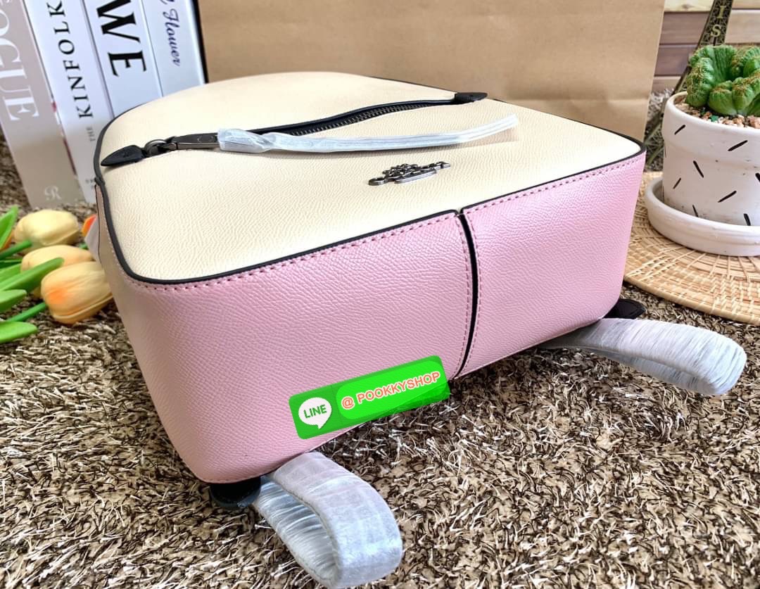 COACH JORDYN BACKPACK ((C2732//76623)) 🌹🌹ไม่มียังไงไหว ต้องบอกว่าน้องสวยมากๆค่า! กระเป๋าสะพายหลังแบบมีหูหิ้ว หนังแแท้ ลายหนังสวยน่าใช้มากค่ะ ด้านหน้ามีช่องซิปใส่มือถือหรือของจุกจิกลงไปได้ค่ะ เปิด-ปิดกระเป๋าแบบซิปคู่ห้อยหนัง ภายในกว้างใส่สั