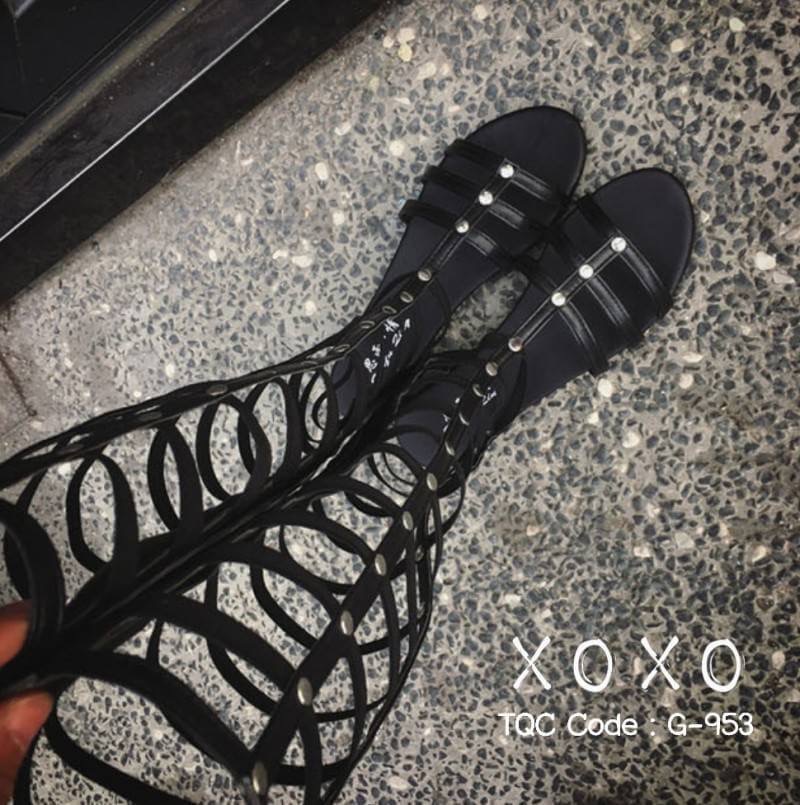 สถานะ : พร้อมส่ง ทันที แกดิเอเตอร์ รุ่นยาว ทรงเปิด ส้นแบน รุ่นใหม่ด้านหลังเป็นยางยืด ใส่กระชับขา ไม่แน่นหรือหลวม พอดีเท้า วัสดุ PU ทรงเปิด หน้า ซิป ข้าง ด้านบนมีเข็มขัดปรับให้กระชับเท้ามากขึ้น