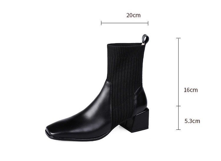 มันต๊าช!!มากแม่ เดินสับ แบบเฟียสๆ ให้เฉิดฉาย สไตล์สาวมั่น เดินในก็สวย เดินนอกก็แซ่บ! รองเท้าบูท ที่ใส่ง่ายเข้ากับทุกชุด ยีนส์ กระโปรง เดรส คาฟงคาเฟ่ ก็ไปได้หมด สูง 5.3 cm น้ำหนักเบา สวมใส่ง่าย เชิ่ดๆเริสๆ พร้อม เซลฟี่ โพสท่าสวยๆ กันได้เลยคร้า